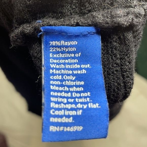 Apt 9 Black knit fitted top size M  ruched sides/textured design silver buttons - Picture 5 of 10